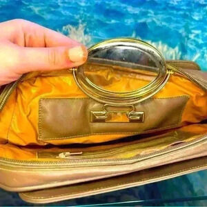 70’s Lou Taylor Vintage Italy Taupe Beige Leather Purse w/ Swivel Gold Mirror